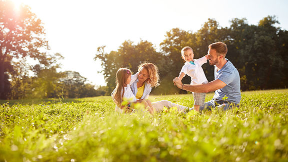Sichere Existenz und höchste Lebensqualität für alle Familien. Familie-2.jpg